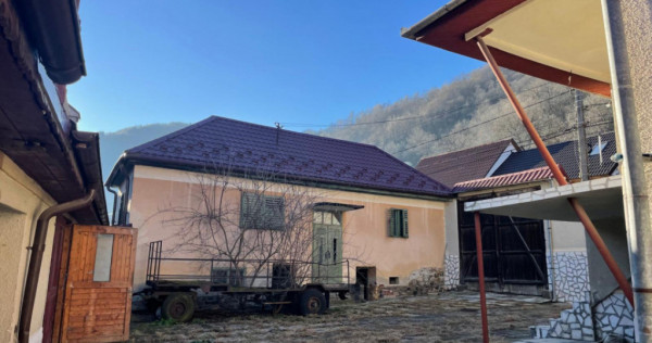 Casa 9 camere la R&acirc;ul Sadului jud. Sibiu