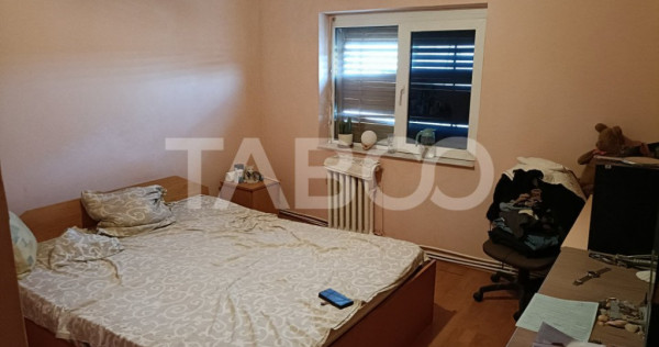 Apartament decomandat 3 camere 2 bai 68 mpu balcon Cetate Al