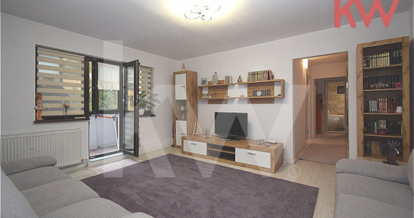 Apartament 3 camere central, etajul 1, complet mobilat si ut