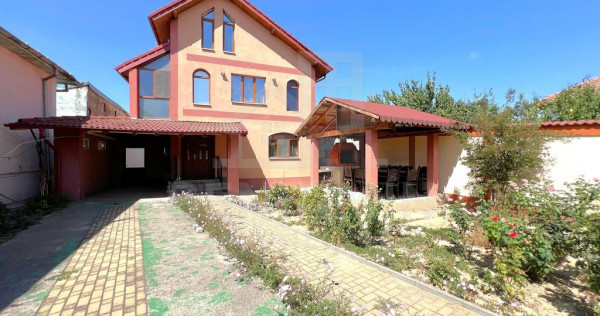 Casa 5 Dormitoare 2 bucatarii 3 bai Living-Toate utilitat...