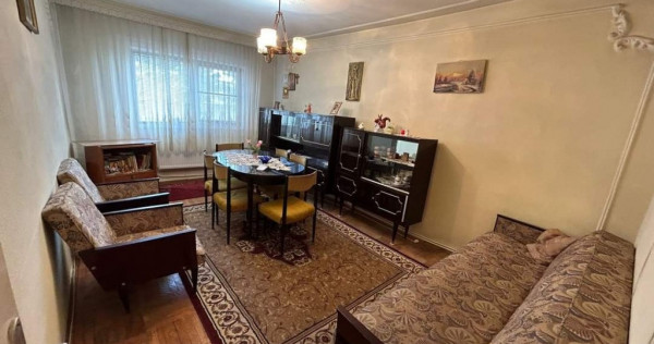 De vanzare 2 camere , decomandat , etaj intermediar , zona Pietei Mari