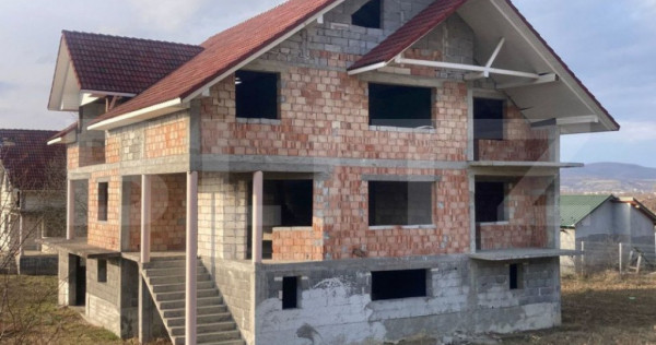 Casă de vânzare la roșu,500 mp utili potențial Unic, loc