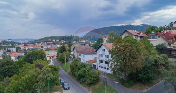 Duplex de vanzare str.Horia intrare si curte separata