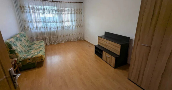 APARTAMENT 2CAMERE,DECOMANDAT,PODU ROS