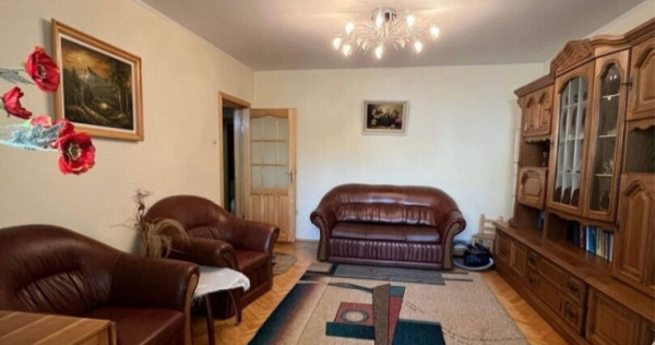 De vânzare apartament cu 3 camere, etaj 1