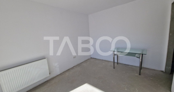 Apartament de vanzare cu 3 camere si 2 balcoane cu bucatarie