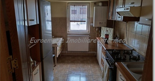 Apartament 3 camere decomandate zona Far