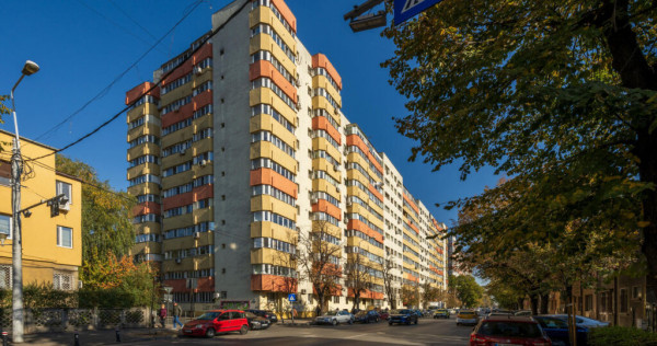 Apartament spațios 4 camere, nemobilat-zona Lacul Tei