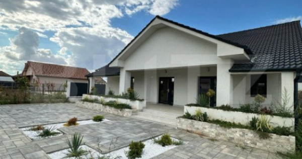 Casa cu 4 dormitoare, 4 bai si 2 bucatarii, terasa si beci