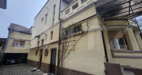 Casa deosebita, 3 camere, 200 mp utili, Centru