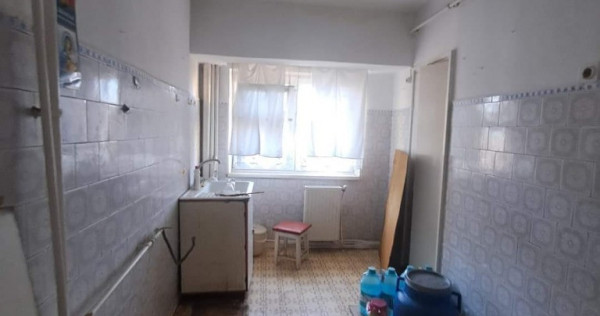 De vanzare apartament cu 3 camere,zona Tosca decomandat