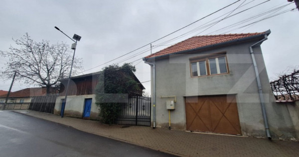 Casa individuala, 2 camere, 85 mp, zona Cugir