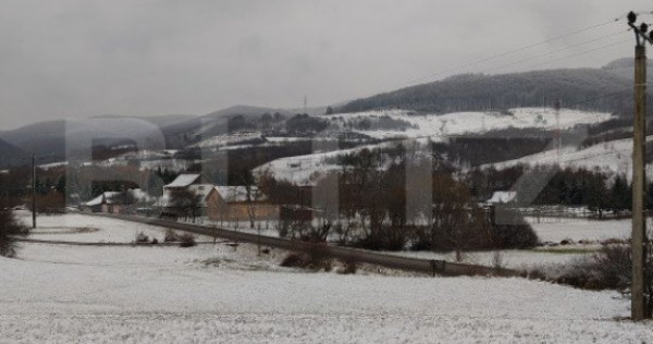 Teren extravilan 28 arii, Eremitu, la intrarea spre Câmpu C