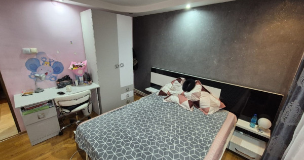 Apartament 2 camere decomandat, centrală termică, etaj intermediar