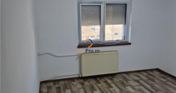 Apartament 2 camere decomandat etaj 3 zona Plavat 2 Giroculu