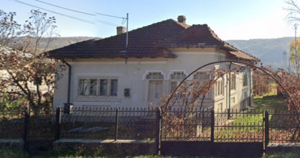 Casa la tara Davidesti, Arges