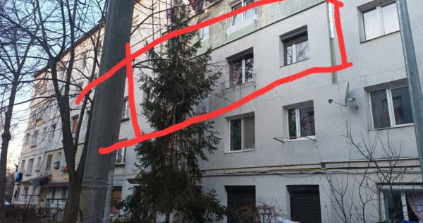 Apartament trei camere etaj doi confort trei simplu, liber, langa Cora