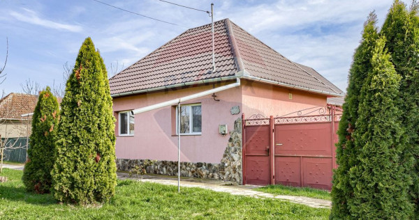 Casă 3 camere de vanzare 1440 mp teren Misca,judetul Arad