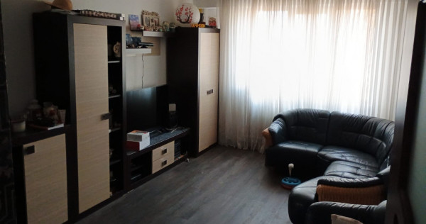 Apartament cu 3 camere, circulat - zona Vlahuta