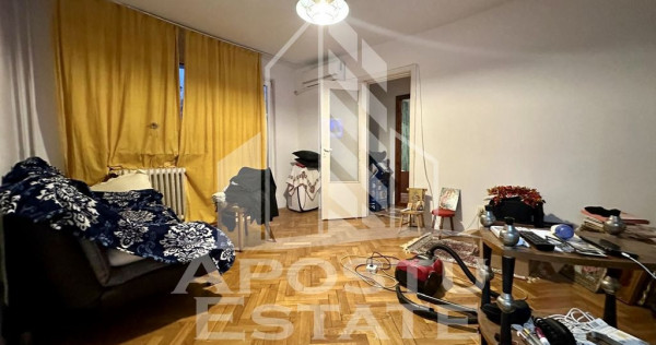 Apartament cu 4 camere, etajul 2, zona Sagului