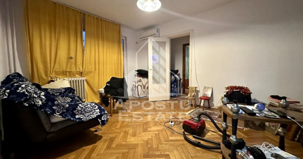 Apartament cu 4 camere, etajul 2, zona Sagului