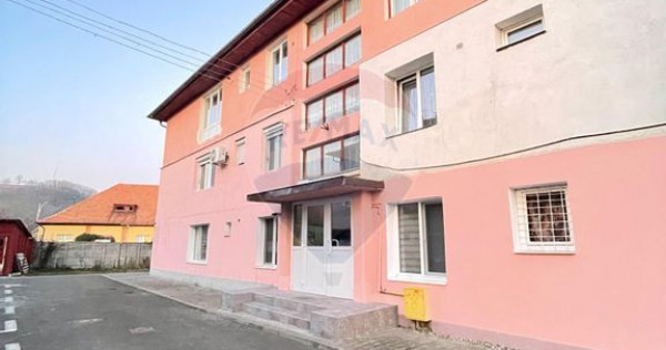 Apartament cu 3 camere situat ultracentral, lângă piață