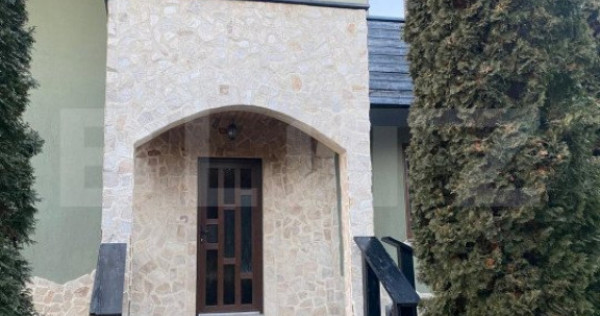 Casa de vanzare, cu 4 camere, 268 mp + teren 786 mp, zona-M