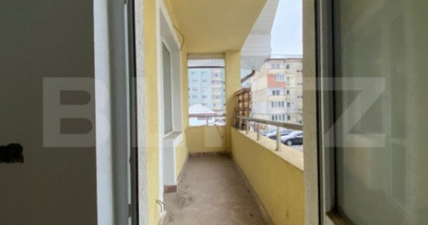 Casa de vanzare, cu 7 camere, 390 mp - Versatilă și Centra