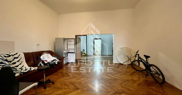 Apartament deosebit in cladire istorica, zona Piata Roman...