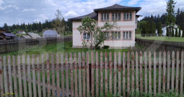 Casă de vânzare, cu 3 camere, 140 mp, zona-Dorna Arini
