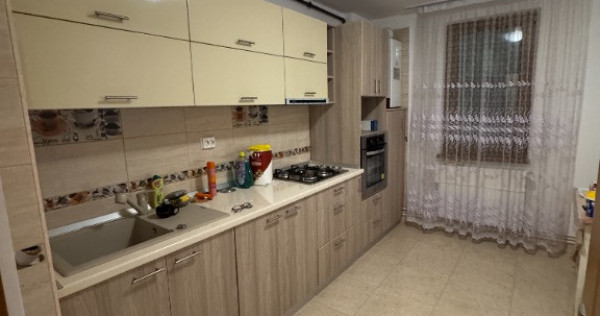 Vand apartament cu 3 camere decomandat