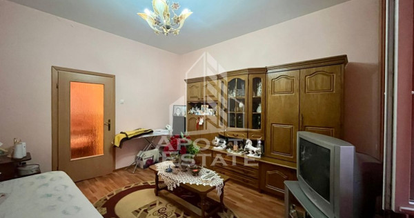 Apartament 2 camere,curte comuna,zona Complexul Studentesc