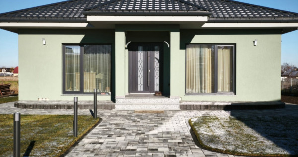 Casa individuala 195mp+2000mp teren, zona Volovat, Radauti