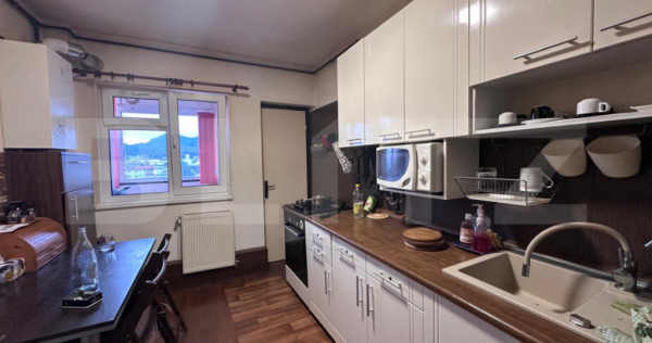 Apartament 4 camere, 2 băi, 2 balcoane, 92 mp, loc de parca