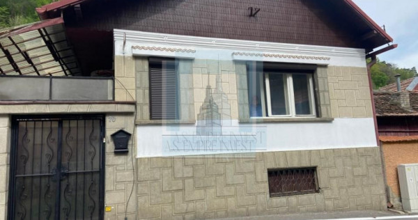 Casa singur in curte - zona Schei