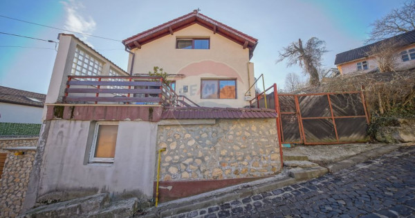 PODUL LUI GRID 13 | CASA 4 CAMERE CU DOUA BAI SI PRIVELIS...