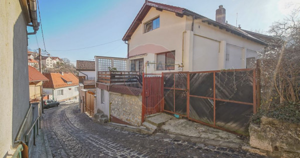 PODUL LUI GRID 13 | CASA 4 CAMERE CU DOUA BAI SI PRIVELIS...