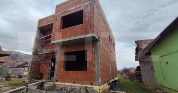 Casa individuala, 5 camere, 350 mp, zona Sard