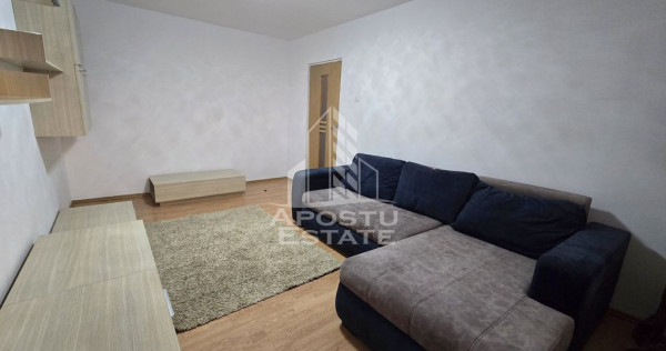 Apartament cu 3 camere, decomandat, zona Lipovei