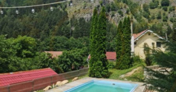 VANZARE / SCHIMB PENSIUNE in zona de munte, langa Pestera M