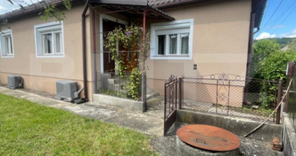 Casă de 100 mp utili cu teren de 1340 mp &ndash; Comuna Șinter
