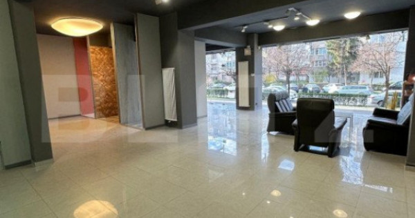 Spatiu cu vitrina generoasa, 4 camere, 170 mp, zona buna cu