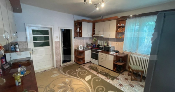 Casa de vanzare cu 4 camere, 120 mp, zona 14 Mai