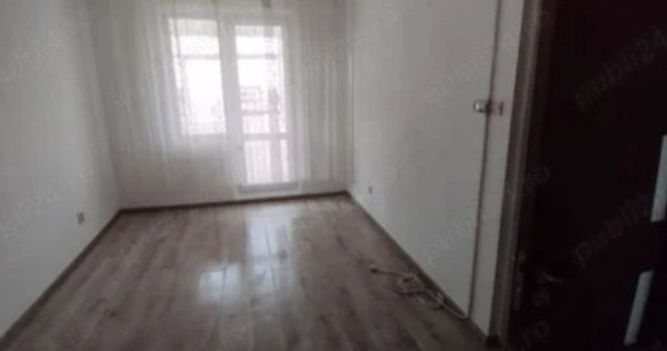 Garsoniera decomandata - zona Astra.