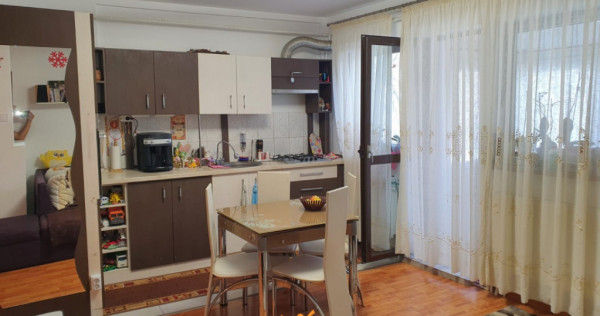 Apartament 3 camere 73 mp etaj 3 - zona Tătărași - Aviaț