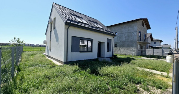 Vila de vanzare - 4 camere - 2 bai - 430 mp teren - Bucatarie mobilata