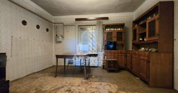 Casa cu 2 camere ,2337 mp in Battonya