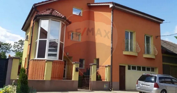 Casă cu 6 camere zona Intim