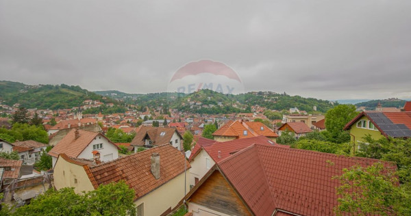 Casă / Vilă cu 5 camere de vânzare în zona Schei, Cot...