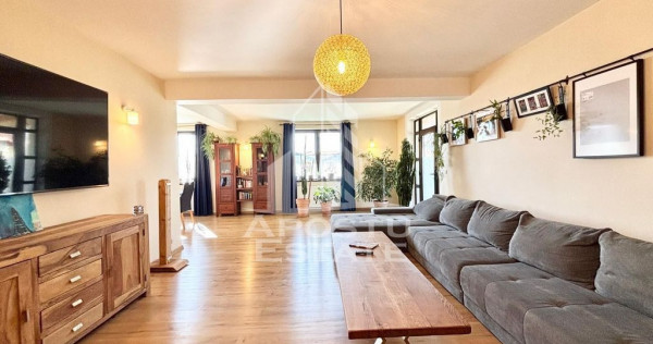 Casa individuala cu 5 camere pe 3 nivele, in Sanandrei